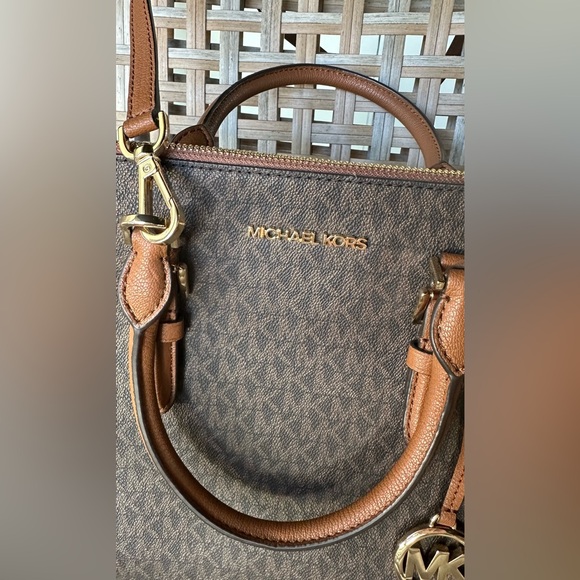 Michael Kors Handbag never used but no tags. - Picture 11 of 17